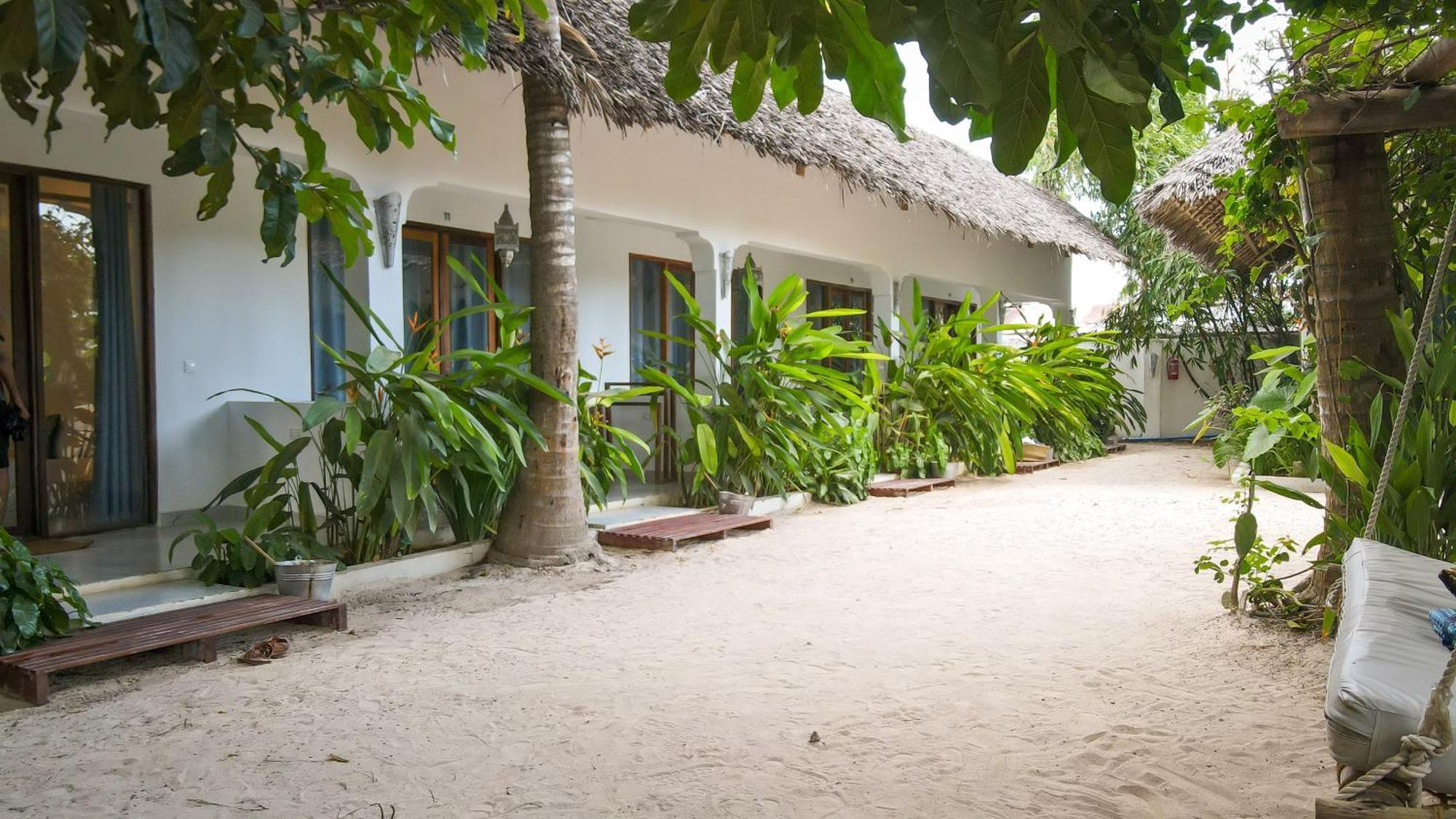 Badolina Bungalows Nungwi Esterno foto